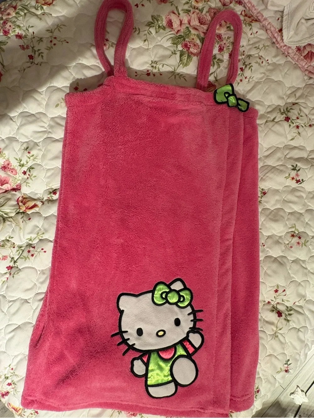 💚🎀 Vintage 2009 Hello Kitty Spa Shower Wrap! (RARE)